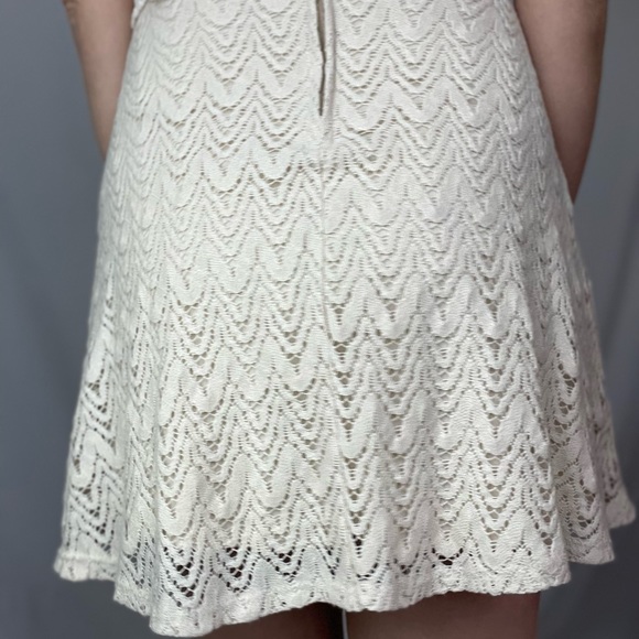 Vintage white crochet style dress - Picture 11 of 14